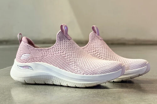 ¡Skechers lo hace de nuevo: estas zapatillas comodísimas están a MITAD de precio y vuelan!