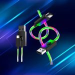 Este cable de carga con iluminación RGB hará que todos se giren a mirar tu móvil o setup gaming