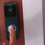 ¡No vas a creer quién llama a tu puerta sin que te muevas! Este videotimbre lo hace realidad