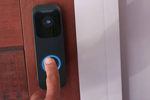 ¡No vas a creer quién llama a tu puerta sin que te muevas! Este videotimbre lo hace realidad