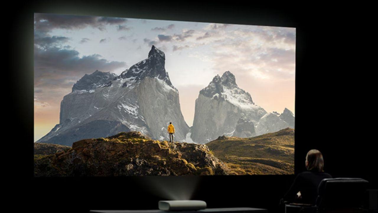 ¡El chollo del año! Amazon revienta precios con este televisor QLED 4K de 50″ al 44 % de descuento