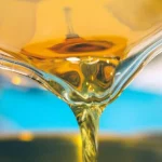 ¡Estás tirando el aceite usado *mal* y no lo sabías! Descubre la forma correcta que nadie te contó