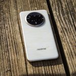 reescribe este titular en clickbait, sin mas texto que el titular ni mas ni menos:       Ya se puede comprar el realme 14 Pro+, el móvil que cambia de color. Ahora lo puedes tener en casa con un buen descuento