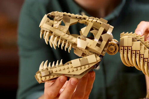 ¡No vas a creer el ENORME T. rex de LEGO que acaba de arrasar con Jurassic Park!