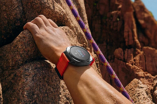 ¡Increíble! Samsung tira el precio de su reloj indestructible con batería para 100 horas y pantalla a todo color
