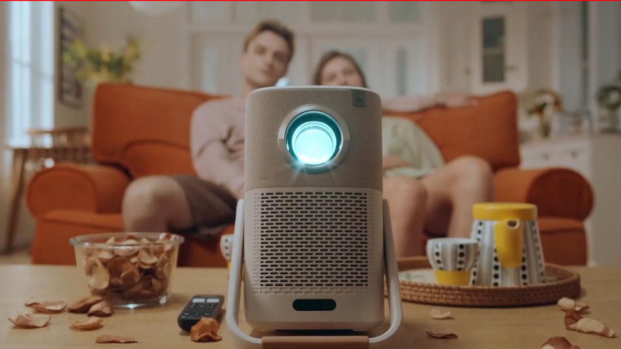 ¡No creerás lo que este proyector con altavoz JBL y calidad de imagen hace por tu sala!