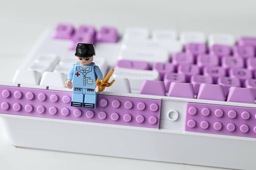 Este teclado mecánico con guiño a LEGO está arrasando… ¡y ahora cuesta un 70% menos!