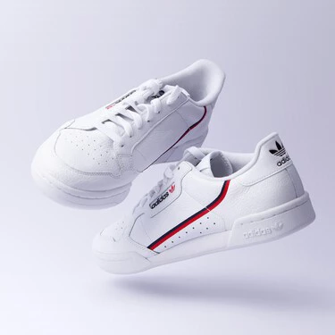 ¡No vas a creer dónde venden zapatillas Adidas desde 35 euros y sin trampas!