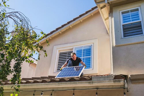 ¡Adiós a las facturas altas! Este truco solar para tu balcón lo cambia todo y sin obras
