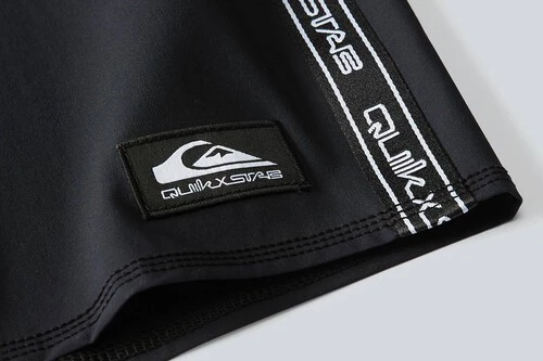 Quiksilver echa el cierre a sus tiendas y lanza bañadores al 50% que están volando