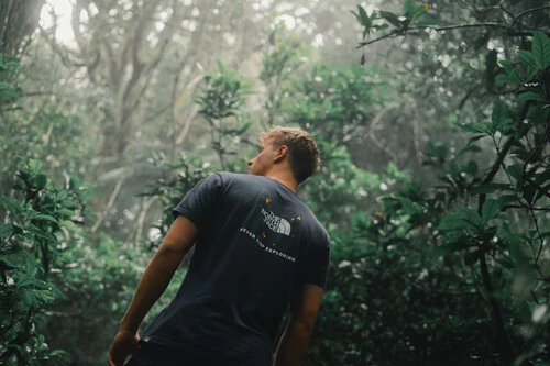La camiseta de The North Face que está volando por menos de 25€ (y no, no es por su chaqueta)