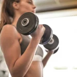 ¡Estas mancuernas ajustables revolucionan tu entrenamiento en casa y están a precio de outlet!