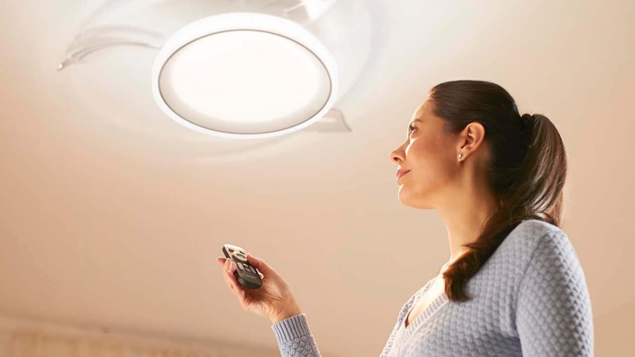 ¡El ventilador de techo más vendido de Amazon sorprende con aspas retráctiles y luz LED de lujo!