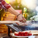 Este accesorio para carne está revolucionando las barbacoas… ¡y tu móvil tiene todo que ver!