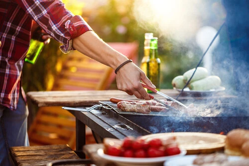 Este accesorio para carne está revolucionando las barbacoas… ¡y tu móvil tiene todo que ver!