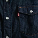 ¡Impresionante! La camisa Levi’s más vendida ahora por menos de 30€ y perfecta para usar con traje