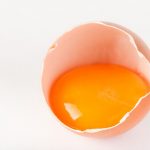 ¡No vas a creer cómo este invento abre huevos y separa la yema sin tocar nada!
