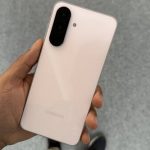 ¡Samsung sorprende con un móvil gama media rebajado que lo tiene TODO!