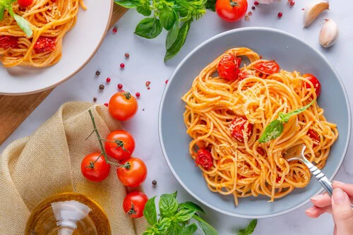 Estás cocinando mal la pasta: el truco del microondas que nadie te contó