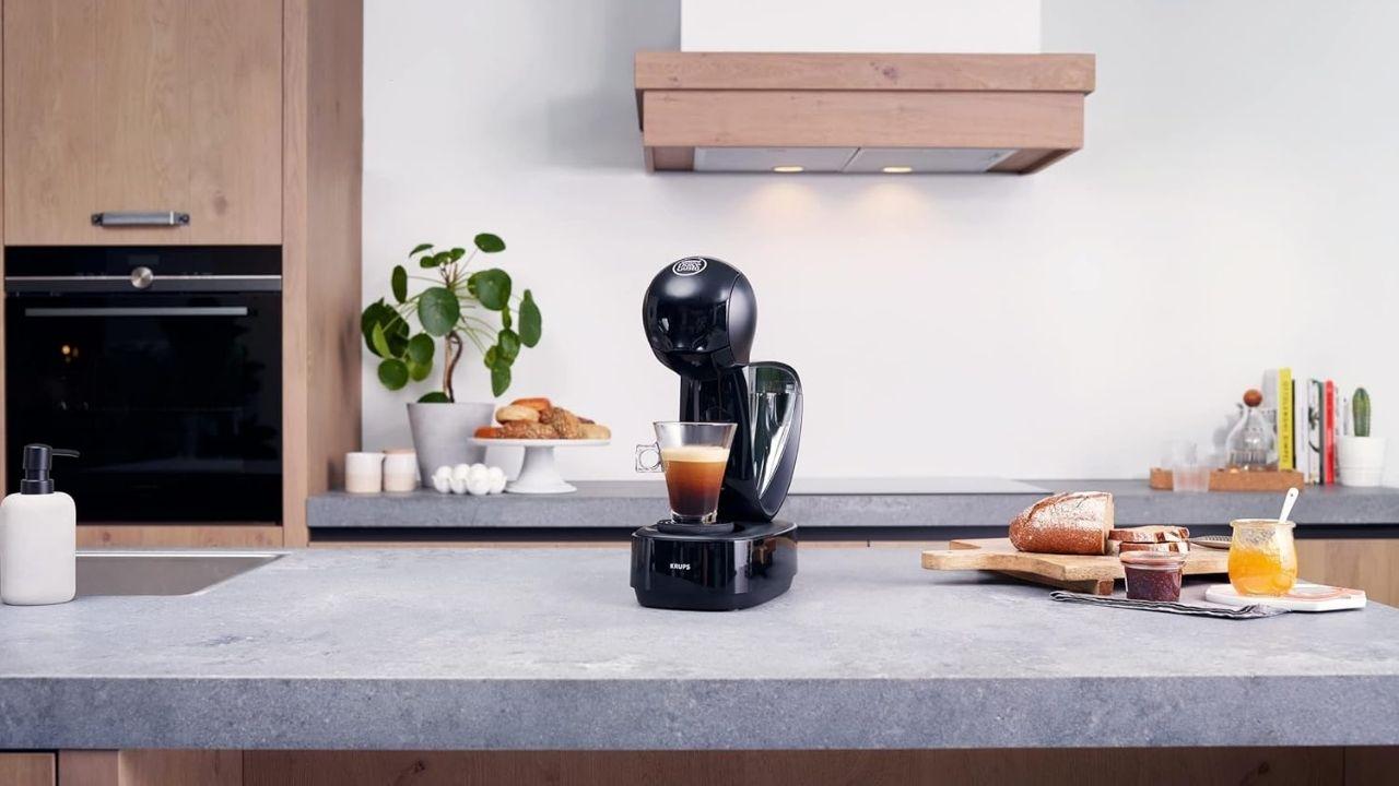 ¡No vas a creer cuál cafetera de cápsulas arrasa en calidad y precio según la OCU!