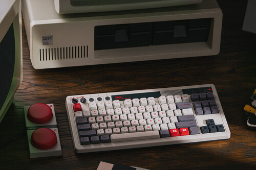 ¡Este teclado mecánico retro tiene superbotones y cuesta menos de lo que imaginas!