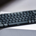 Este teclado compacto e inalámbrico es tan bueno que no querrás volver a usar otro nunca más