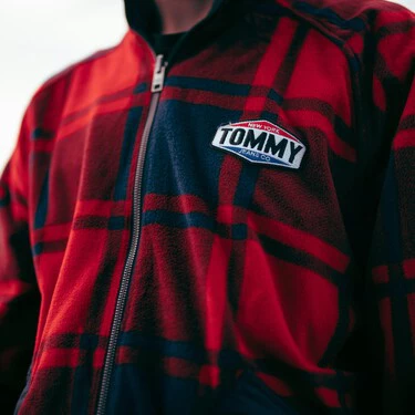 ¡El Corte Inglés revienta precios: chaquetas Tommy Jeans al 60% solo por tiempo limitado!